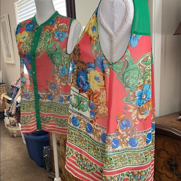 🎉SALE🎉Pink Graphic Blouse with Mandarin Collar - Picture 5 of 9